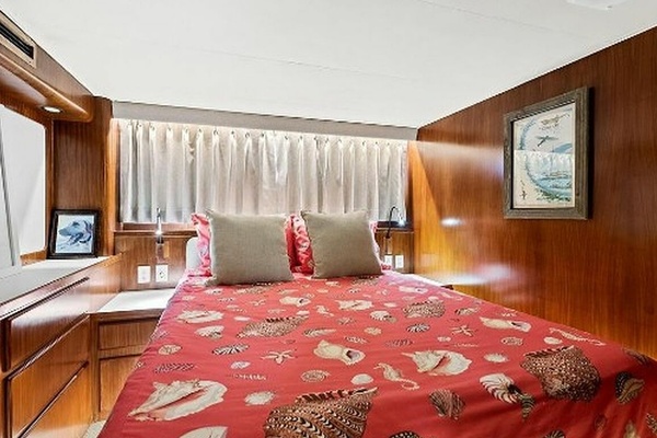 TOP GUN 70ft Hatteras Yacht For Sale