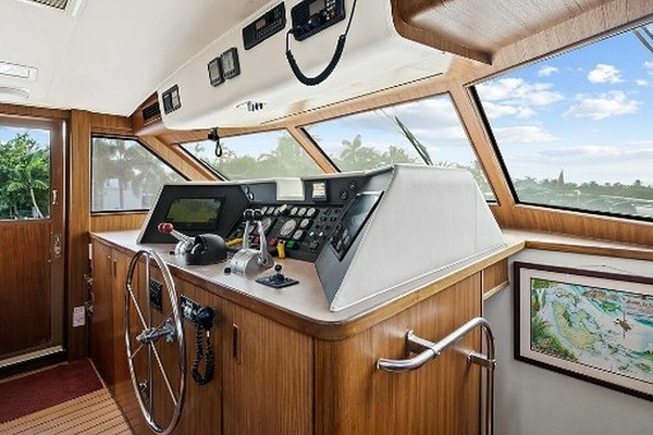 TOP GUN 70ft Hatteras Yacht For Sale