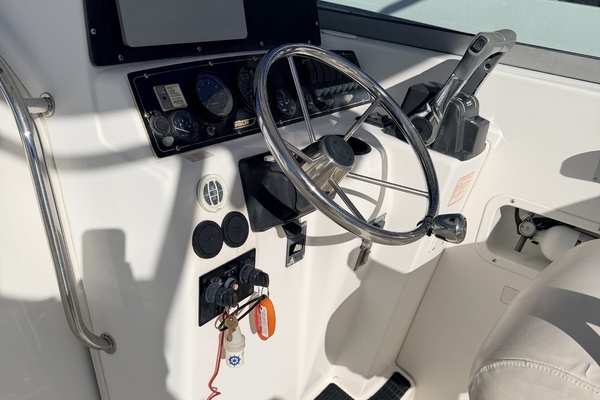 Photo of the 2000 Boston Whaler 