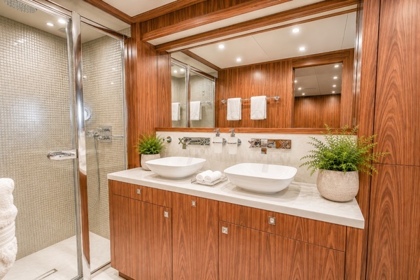 2014 Sunseeker 131