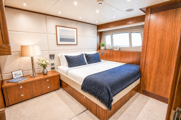 2014 Sunseeker 131