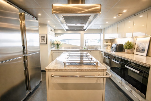 2014 Sunseeker 131