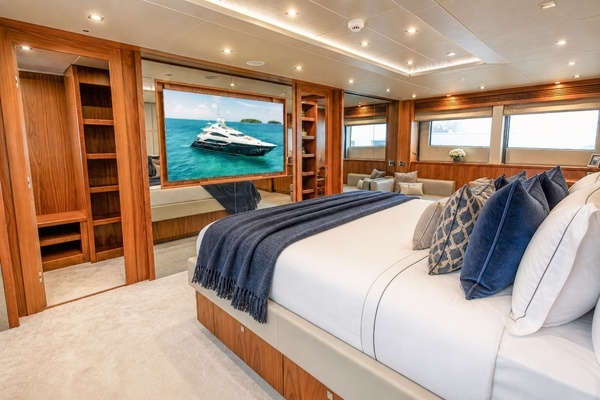 2014 Sunseeker 131