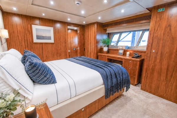 2014 Sunseeker 131