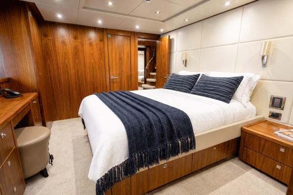 2014 Sunseeker 131