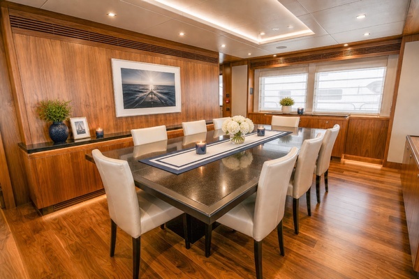 2014 Sunseeker 131