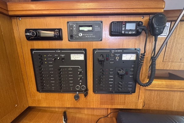 Hunter  Yacht For Sale