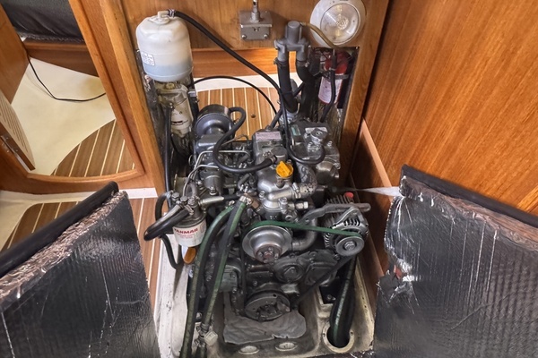 Hunter  Yacht For Sale