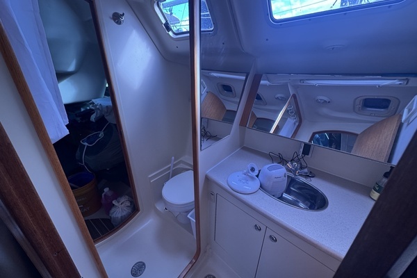 Hunter  Yacht For Sale