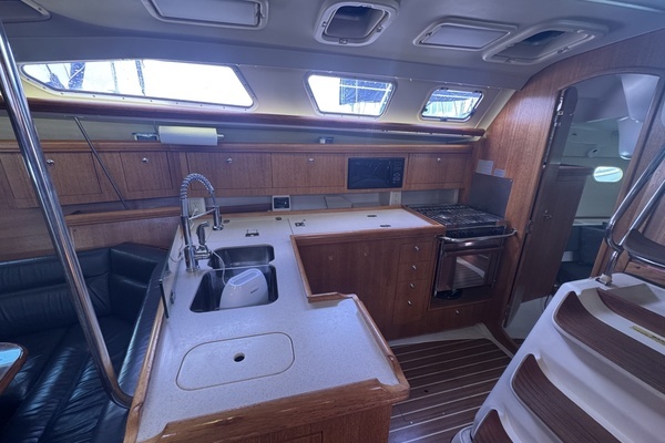 Hunter  Yacht For Sale