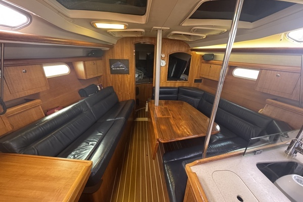 Hunter  Yacht For Sale