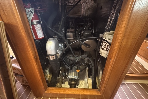 Hunter  Yacht For Sale