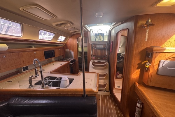 Hunter  Yacht For Sale