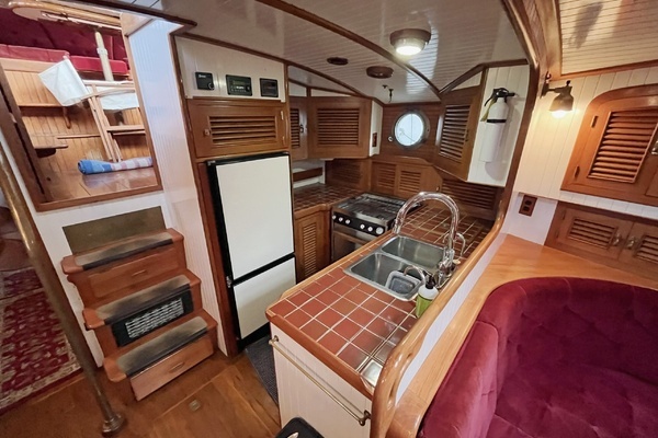 Photo of the 1987 Liberty 39 "Gatsby"