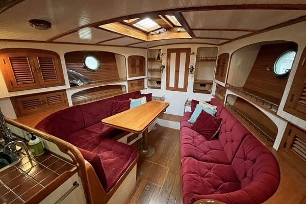 Photo of the 1987 Liberty 39 "Gatsby"