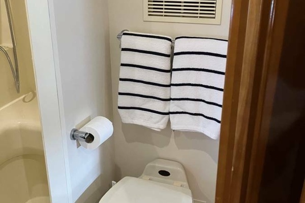 High Cotton 35ft Carver Yacht For Sale