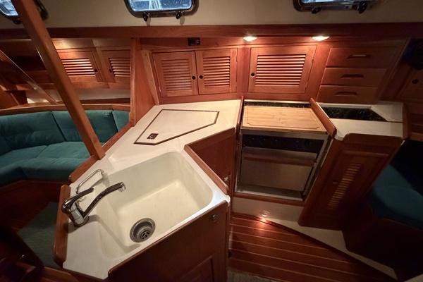 Photo of the 2000 Tartan 3500 "Winter's Dream"