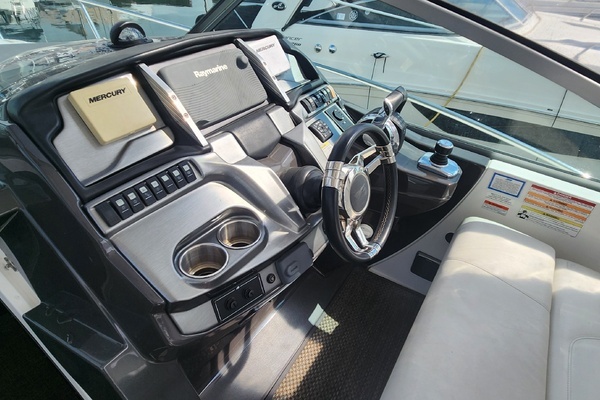 Photo of the 2015 Monterey 335 Sport Yacht