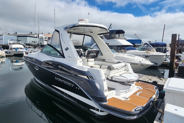 2015 Monterey 335 Sport Yacht