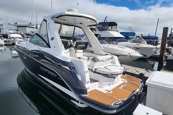 Photo of the 2015 Monterey 335 Sport Yacht