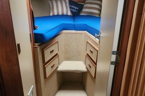 33ft Bertram Yacht For Sale