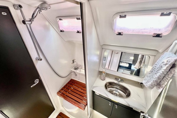 Prime Directive 38ft Hunter Yacht For Sale