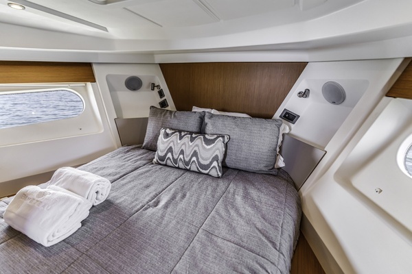 2019 Beneteau 35