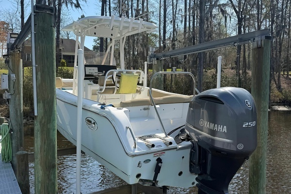 Photo of the 2018 Sea Hunt Ultra 234