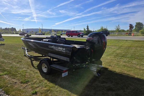 18ft Crestliner Yacht For Sale