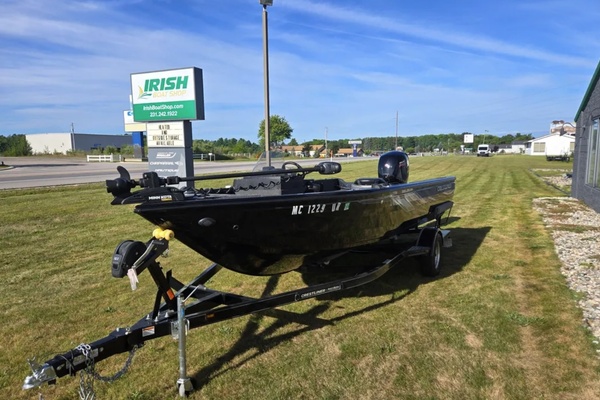 18ft Crestliner Yacht For Sale