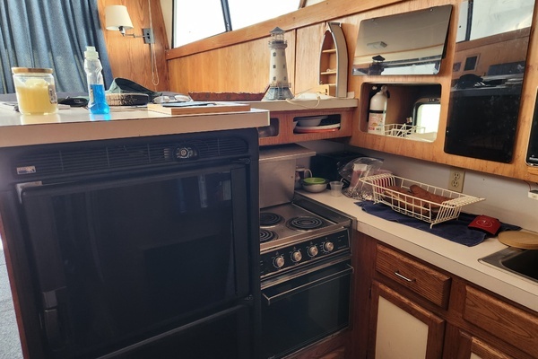 1987 Luhrs 40