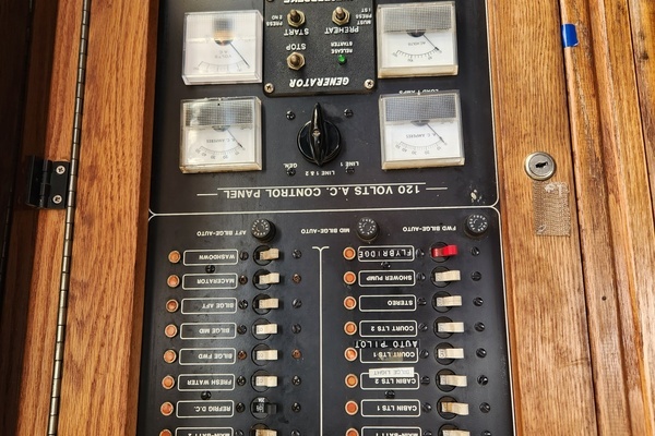 1987 Luhrs 40