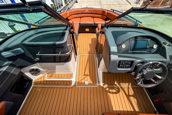 28ft Regal Yacht For Sale