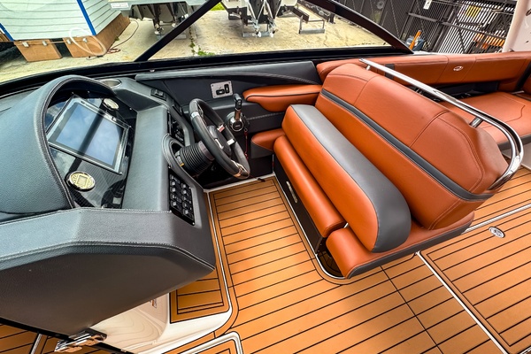 28ft Regal Yacht For Sale
