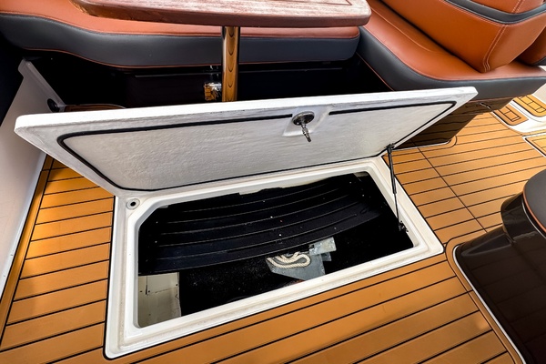 28ft Regal Yacht For Sale