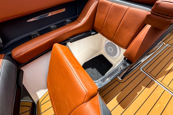 28ft Regal Yacht For Sale