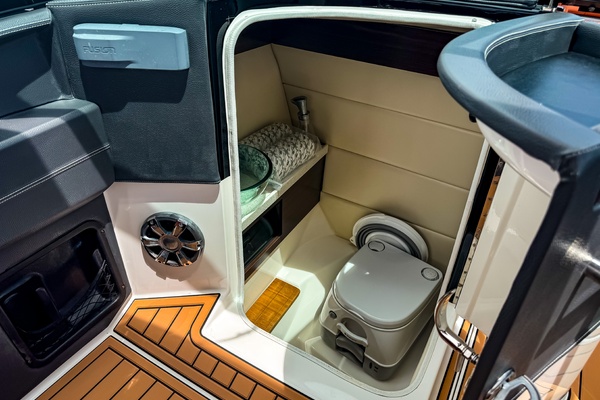 28ft Regal Yacht For Sale