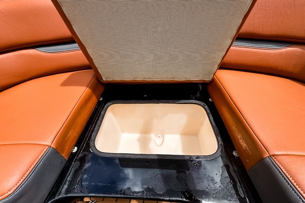 28ft Regal Yacht For Sale