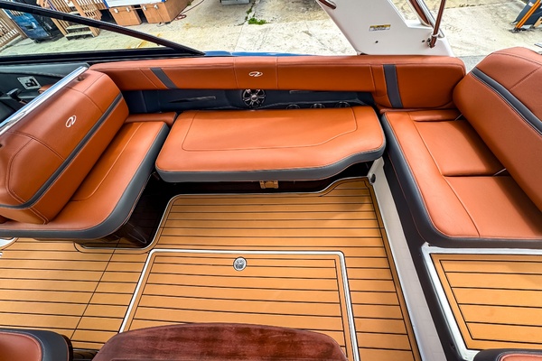 28ft Regal Yacht For Sale