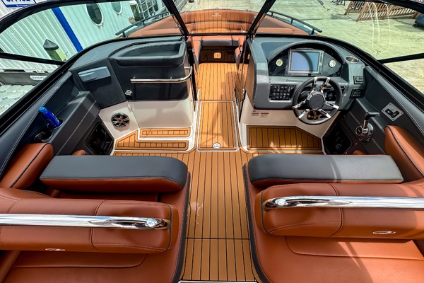 28ft Regal Yacht For Sale