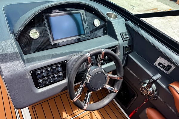 28ft Regal Yacht For Sale