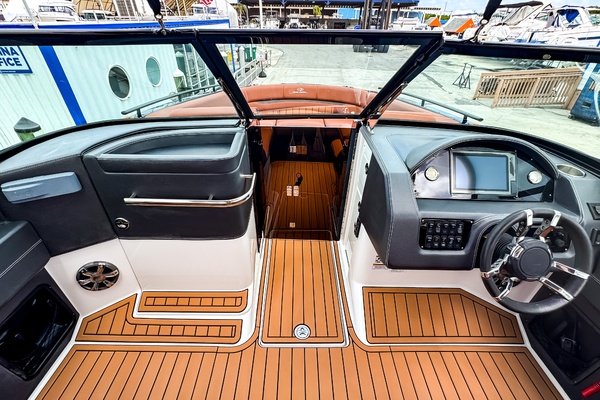 28ft Regal Yacht For Sale