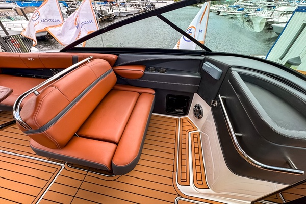 28ft Regal Yacht For Sale