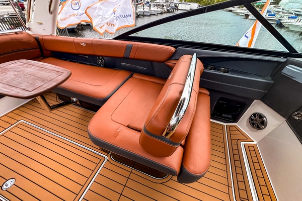 28ft Regal Yacht For Sale