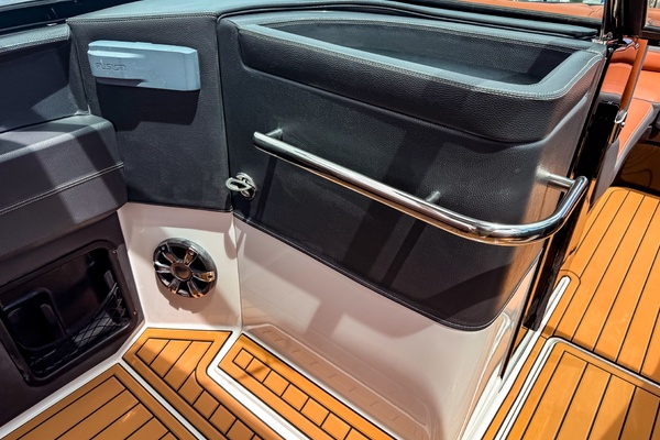 28ft Regal Yacht For Sale