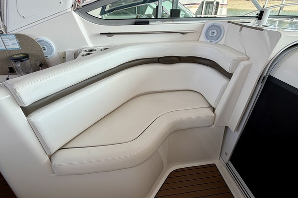 35ft Rinker Yacht For Sale