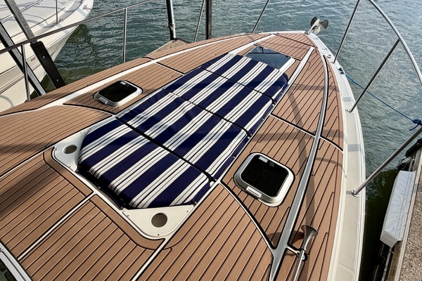 35ft Rinker Yacht For Sale