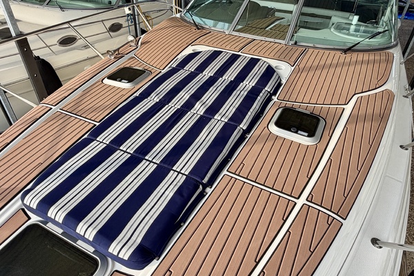 35ft Rinker Yacht For Sale