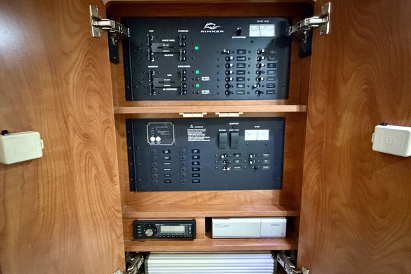 35ft Rinker Yacht For Sale