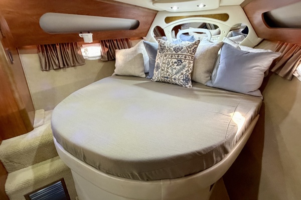 35ft Rinker Yacht For Sale